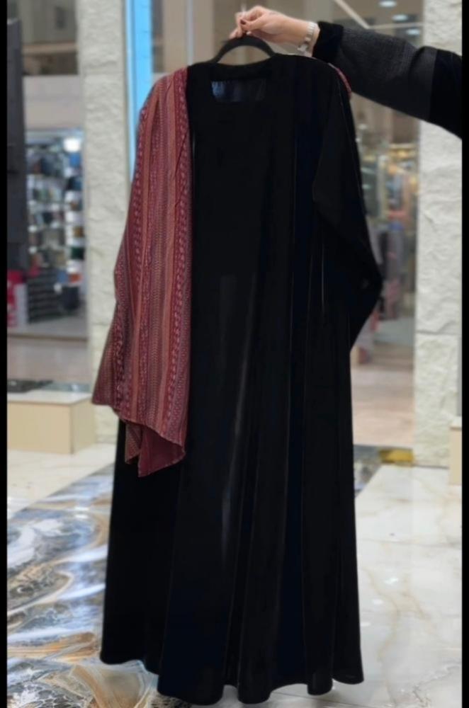عباية مخمل مع قماش كشميري