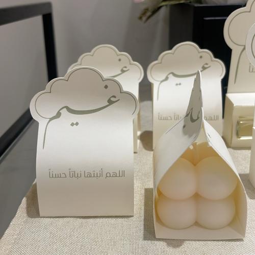 شموع مع التصميم