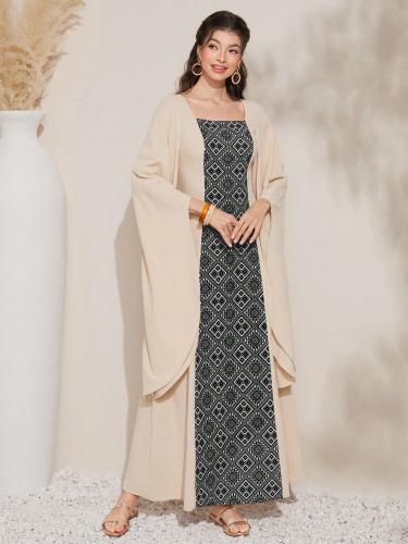 عباية نسائية بأكمام واسعه