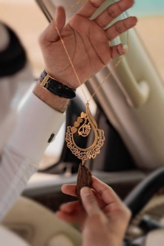 تعليقه سياره كسره عود شكل قطرة مع قلب