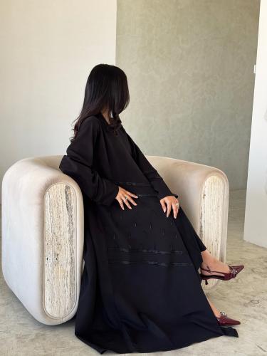 عبايه كلوش سوداء شك
