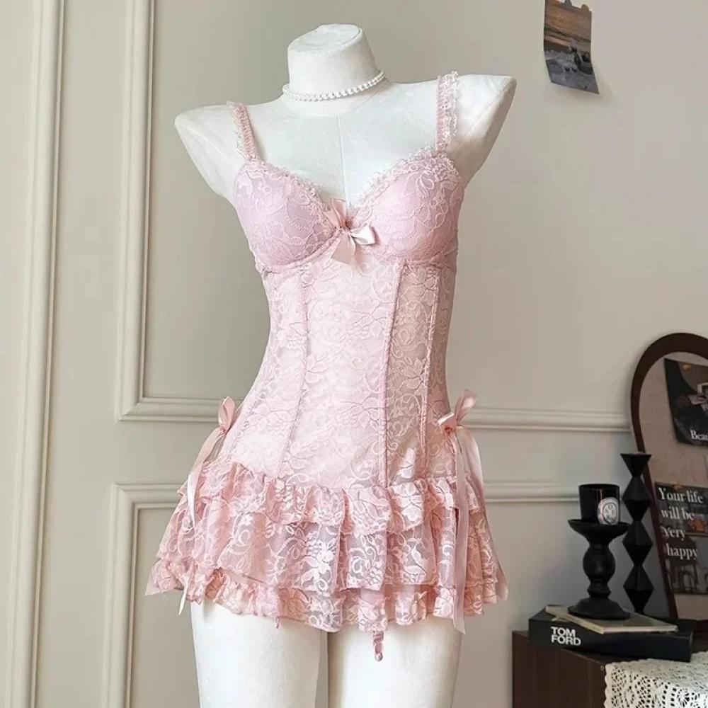 ملابس داخلية دانتيل