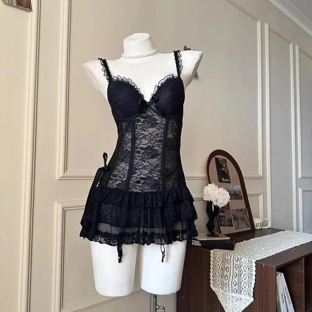 ملابس داخلية دانتيل