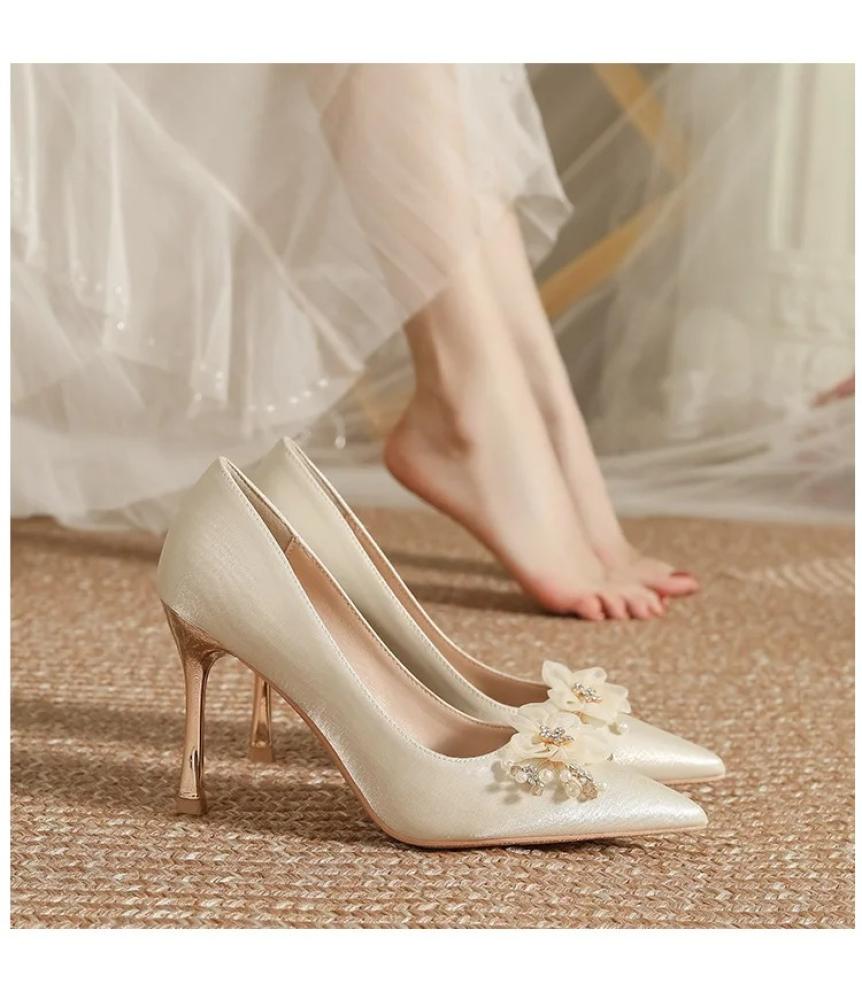 حذاء زفاف مدبب