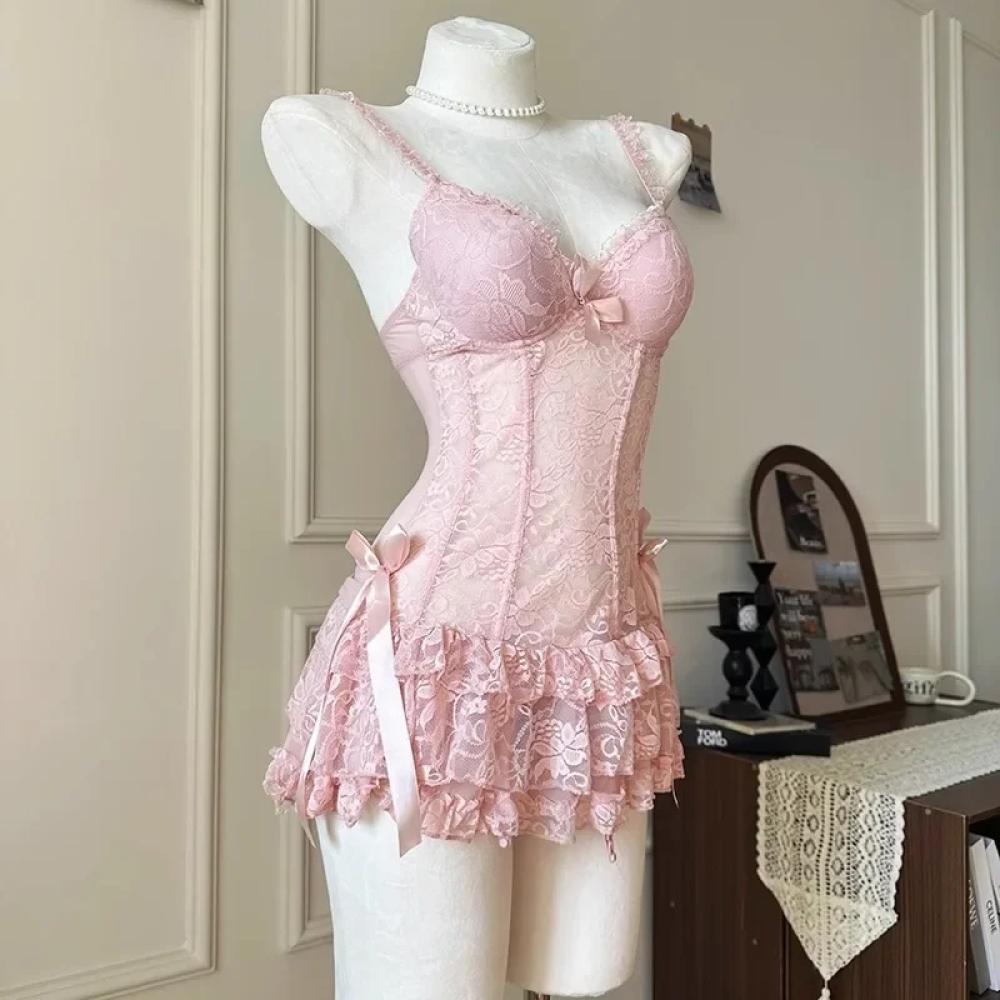 ملابس داخلية دانتيل