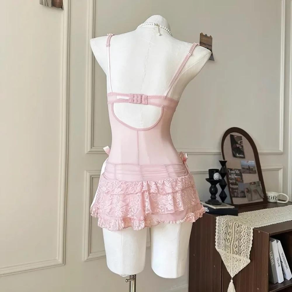 ملابس داخلية دانتيل