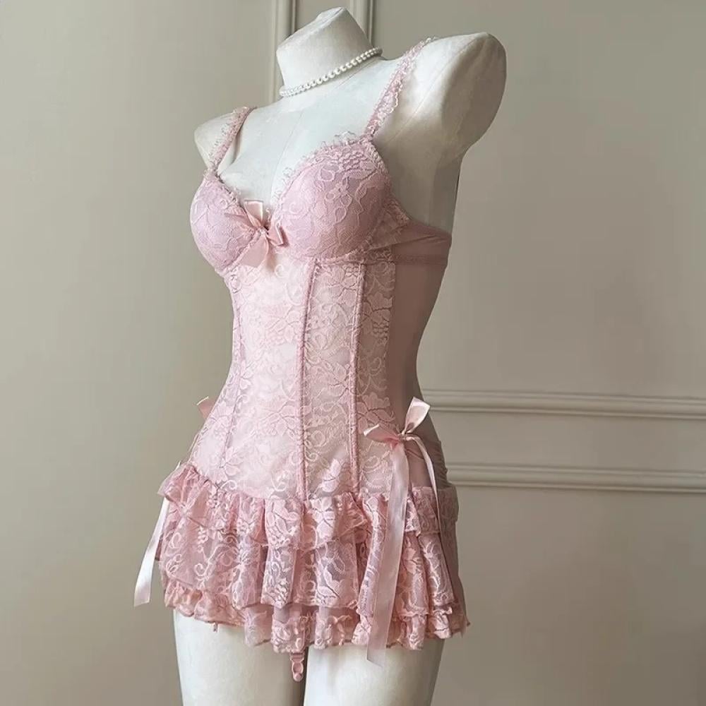 ملابس داخلية دانتيل