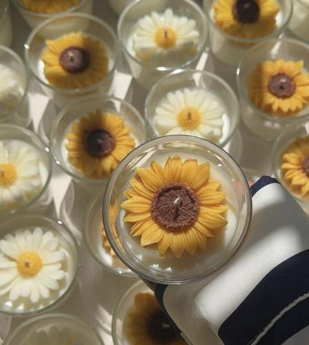 شموع ميني معطرة بقوالب زجاج للتوزيعات بالحبة