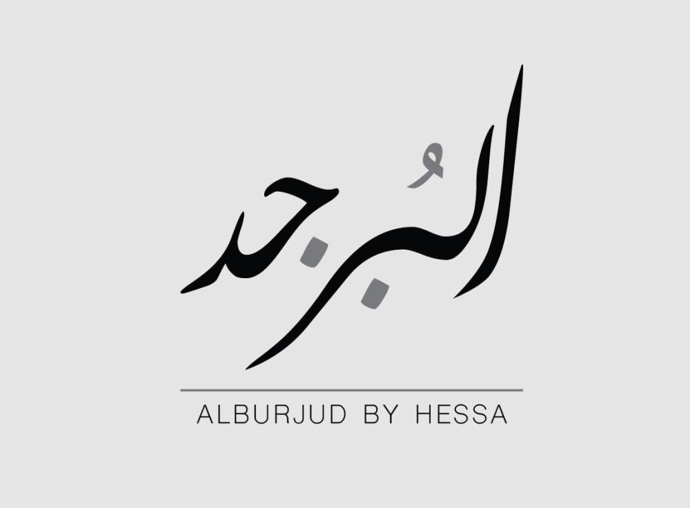 طرق المحافظة على العبايات السوداء والملونة