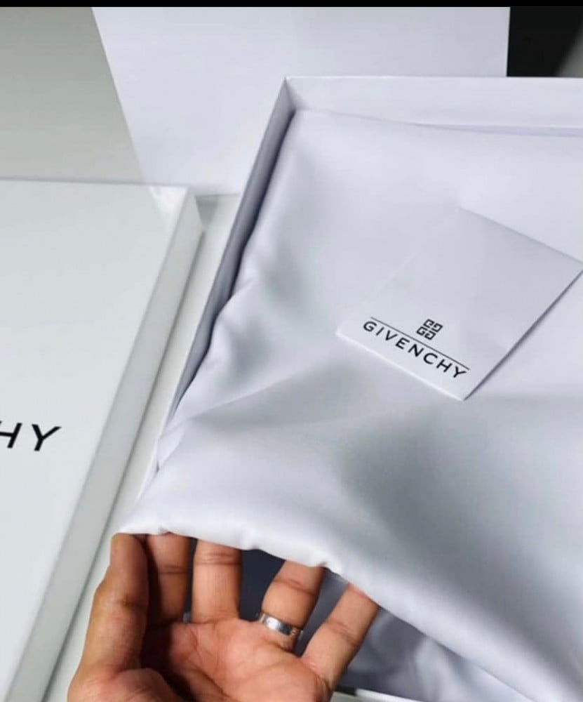 قماش جيفينشي تترون ابيض