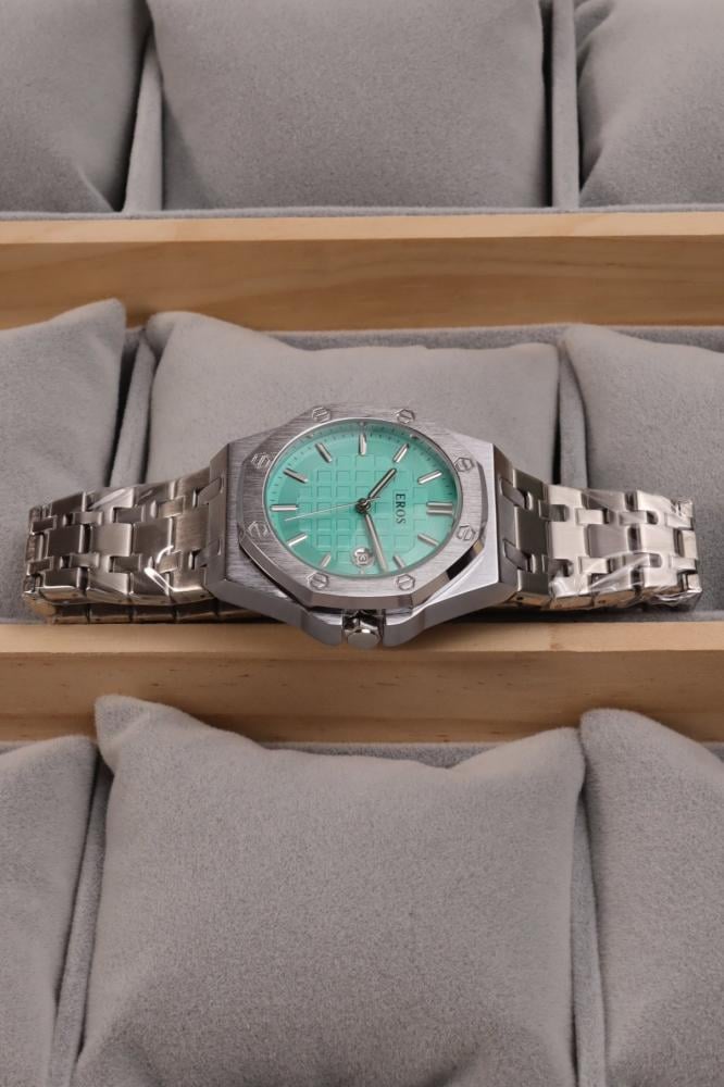 ساعة رجالي بلون فضي ميناء تيفاني