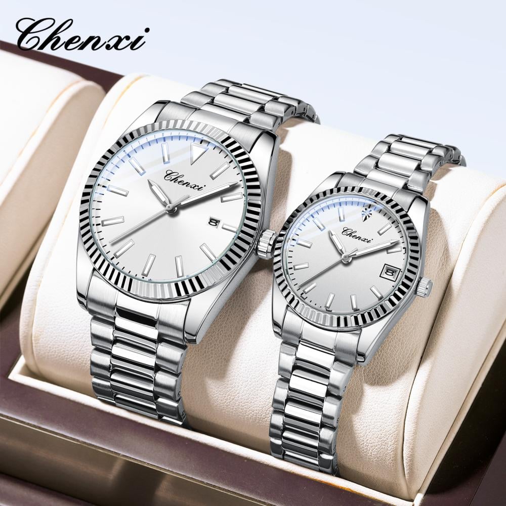 طقم مكون من ساعتين رجالية ونسائية باللون الفضي