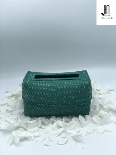 صندوق مناديل كبير من الخوص الطبيعي.