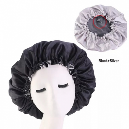 قبعة ساتان حريري من كيرل ات اسود وفضي