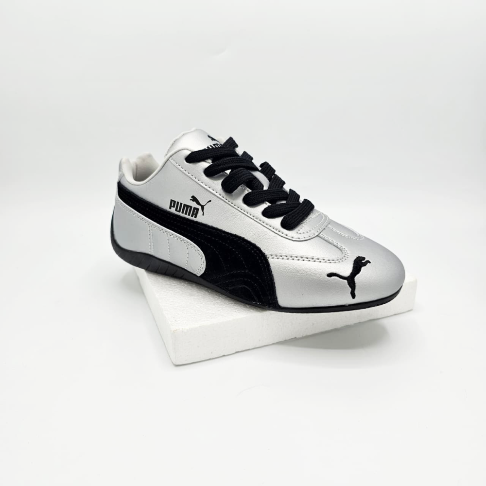 حذاء puma باللون الفضي