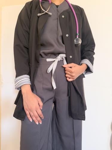 Formal-scrub-jacket- رمادي واسود