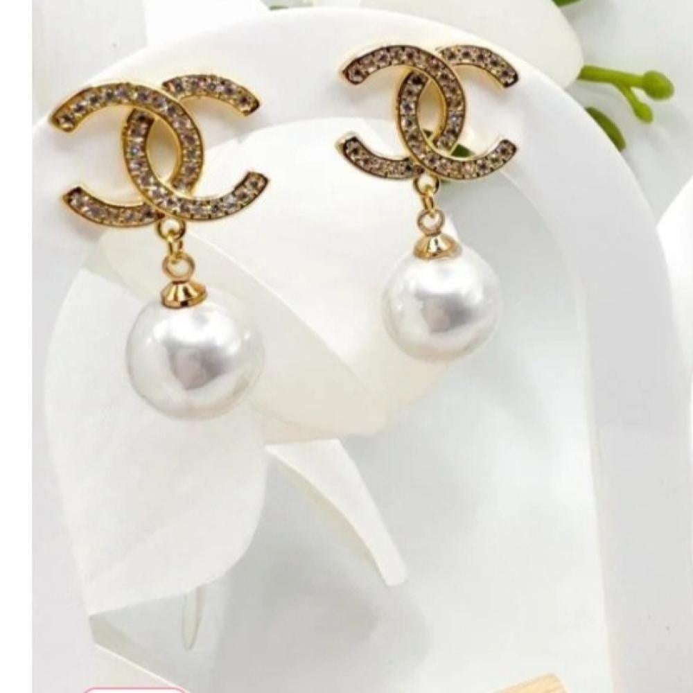 كيف تعتنين بسلسالك وحلقك المطلّيين بالذهب ليبقيا لامعين دائمًا؟