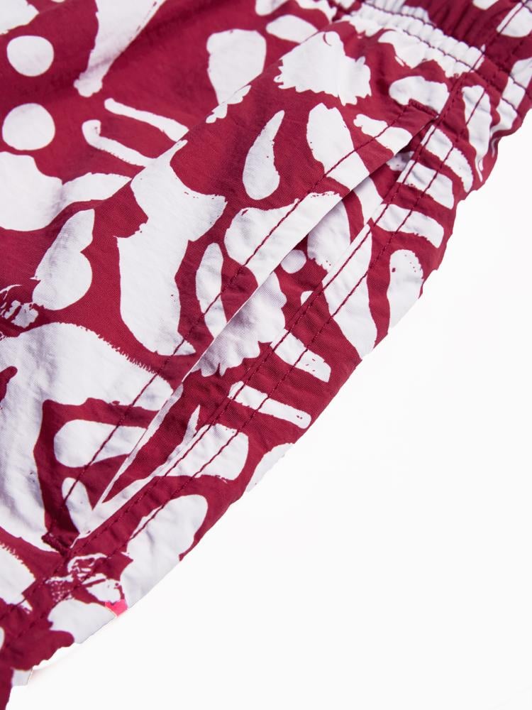 شورت العنابي