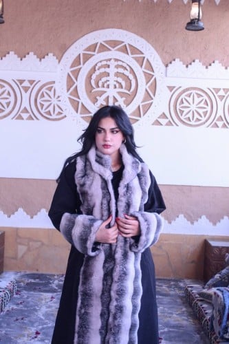 فروة نسائي قماش جوخ بفرو مموج من الخارج