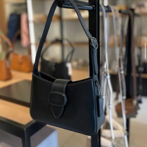 شنطة كوتش Eliza shoulder bag