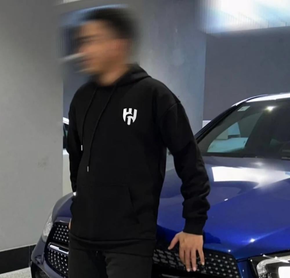 بلوفر الهلال الأنيق