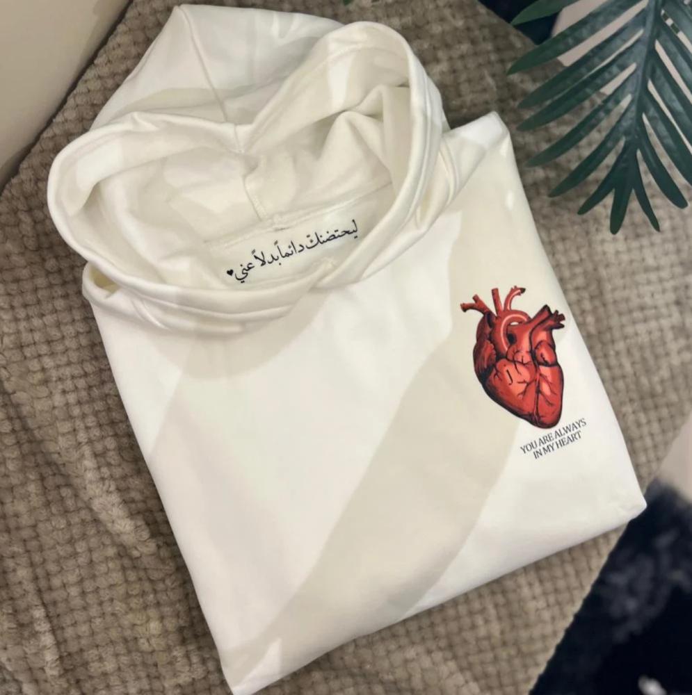 بلوفر ليحتضنك دائمآ بدلا عني