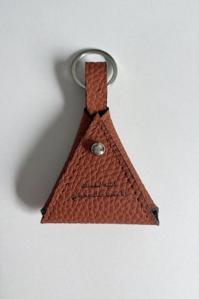 ميدالية جلد بني