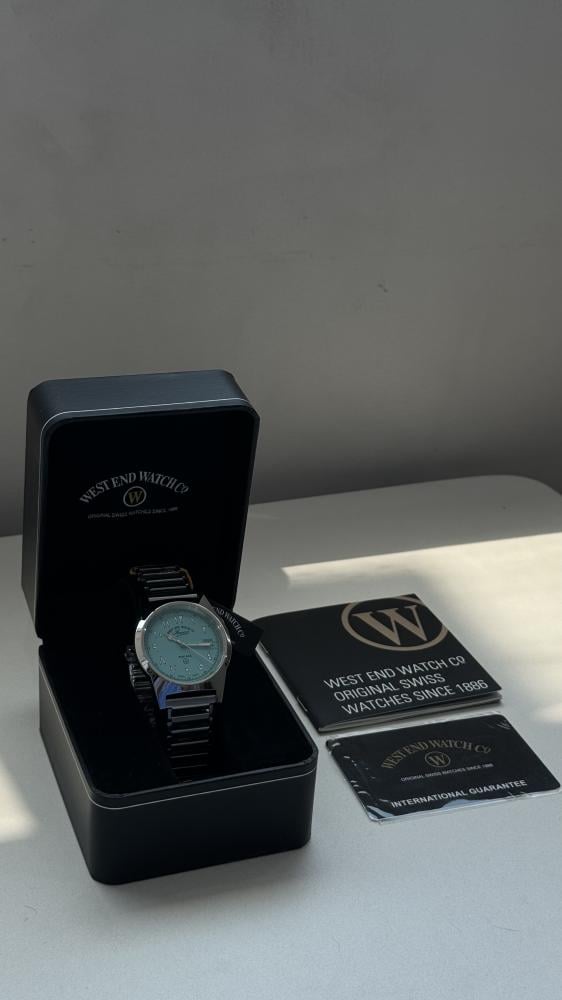 ساعة ويست إند       مينا (تيفاني)