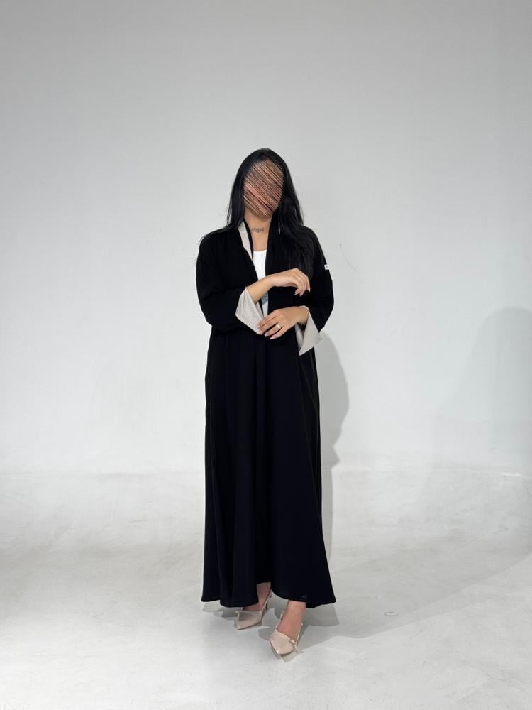 ملكي مع أكمام سواره بفتحة بيج