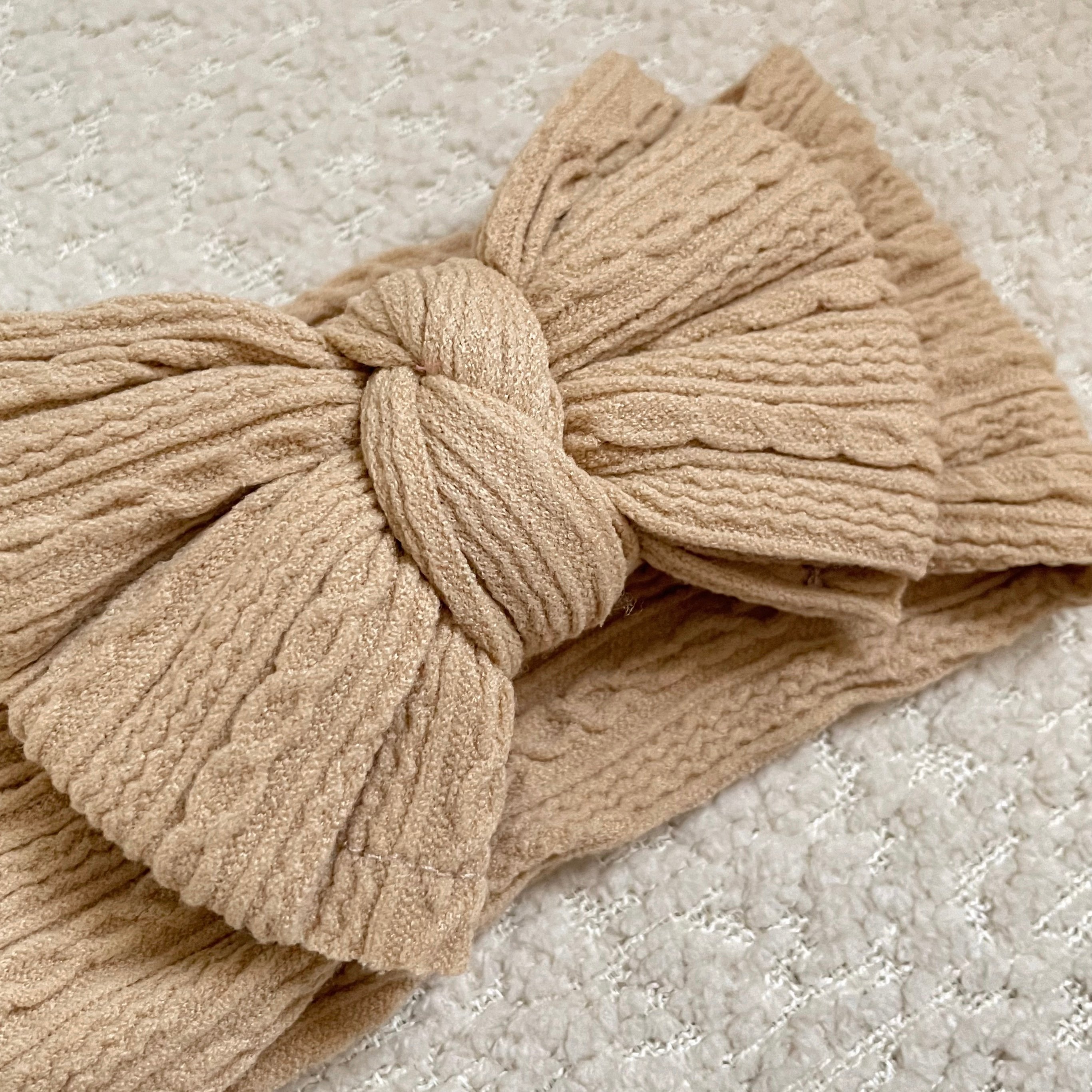 ربطة شعر بيج