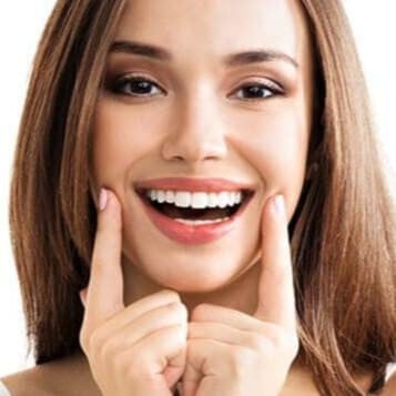 تركيب عدسات الاسنان اللومينير ابتسامة هوليود