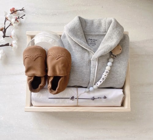 صندوق هدايا مواليد بقطعة من رالف لورين