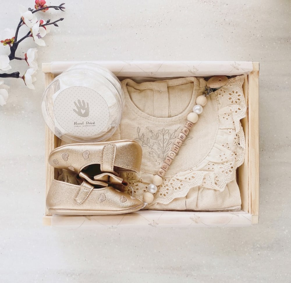 «Al Dana» Girls Newborn Gift Box - Νεογέννητα Δώρα από το κατάστημα Nine Months
