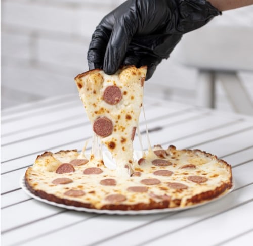 بيتزا بالنقانق