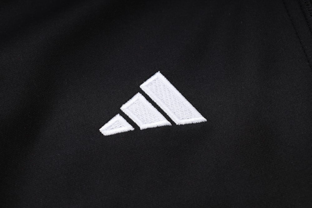 شعار اديداس