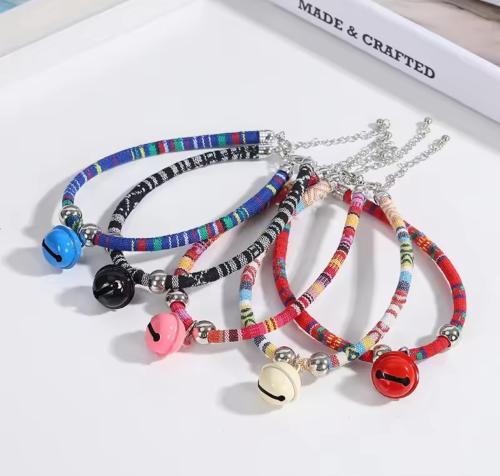 طوق للقطط مع جرس بالوان عشوائيه