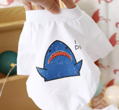 تي شيرت برسمة سمك القرش للقطط والكلاب