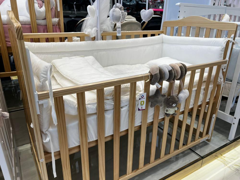 سرير خشبي للاطفال الرضع بوضعية الاهتزاز