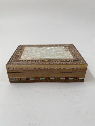 صندوق سادة وسط