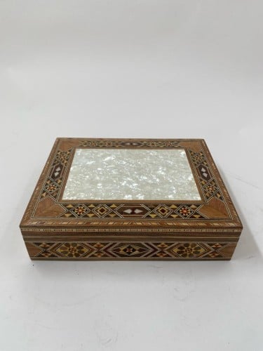 صندوق سادة كبير