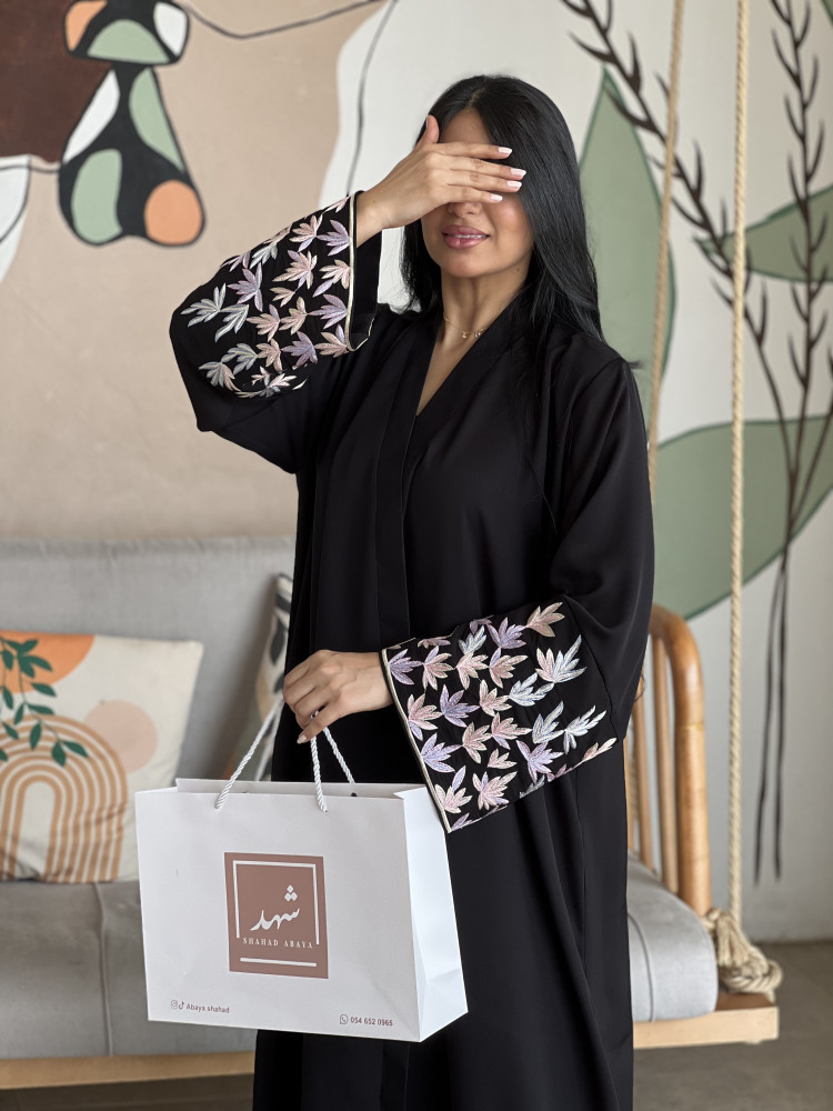 عباية تطريز ملون