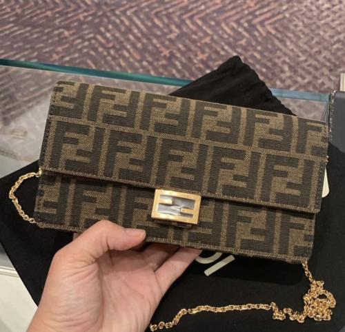 فندي محفظة مع سلسلة | Fendi wallet on chain