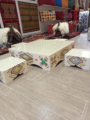 طاولة تراثية انيقة
