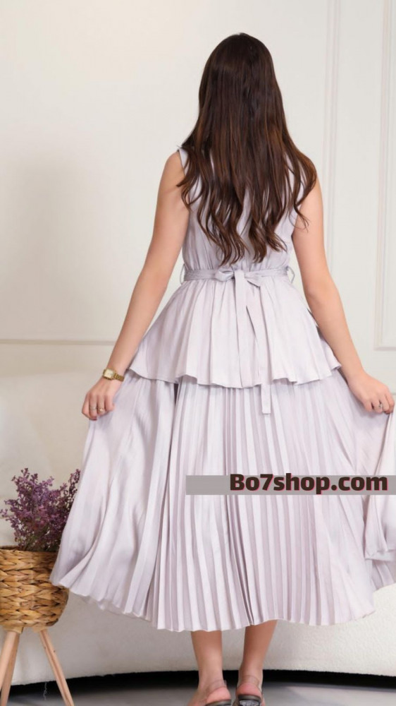فستان بكسرات مزين بفصوص لامعه B