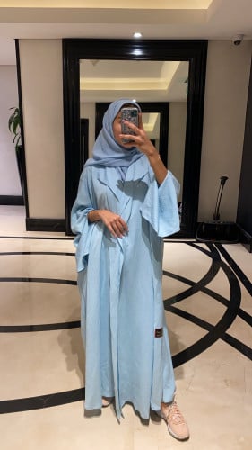 عباية سماوي فاتح بفتحه بالكم