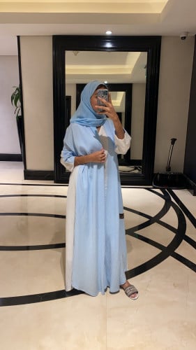 عباية سماوي وابيض