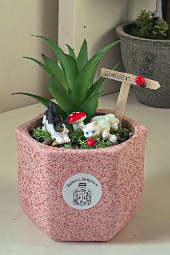 Cats garden vase