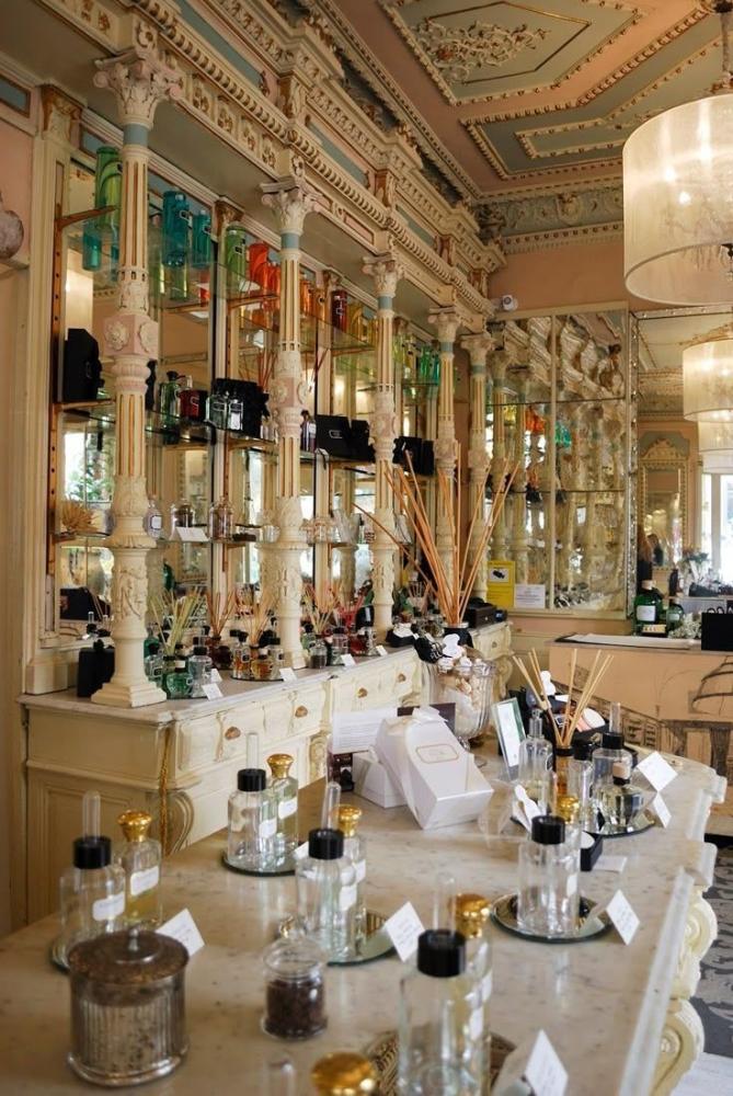 رحلة العطر من الفكرة حتى الزجاجة: كيف يُصنع العطر؟