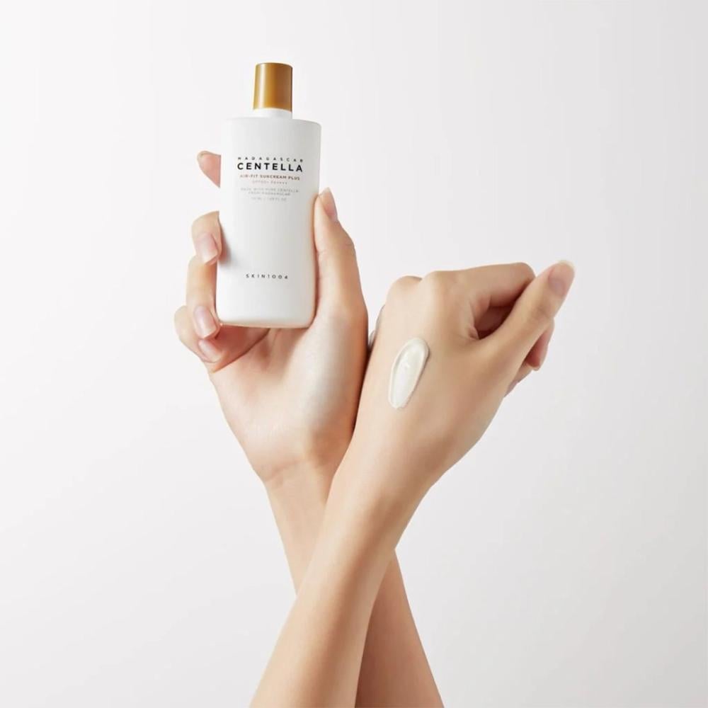 واقي الشمس الخفيف بعشبة السينتيلا ( SPF 50 ) من سكين 1004 - 50 مل