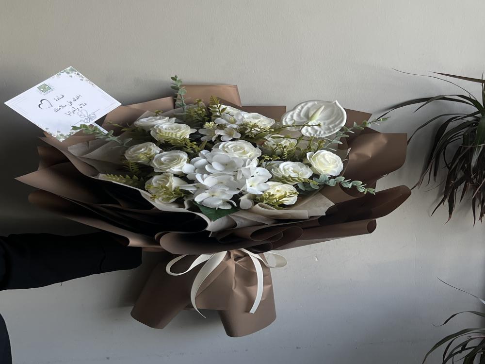 باقه ورد صناعي ابيض / ice bouquet